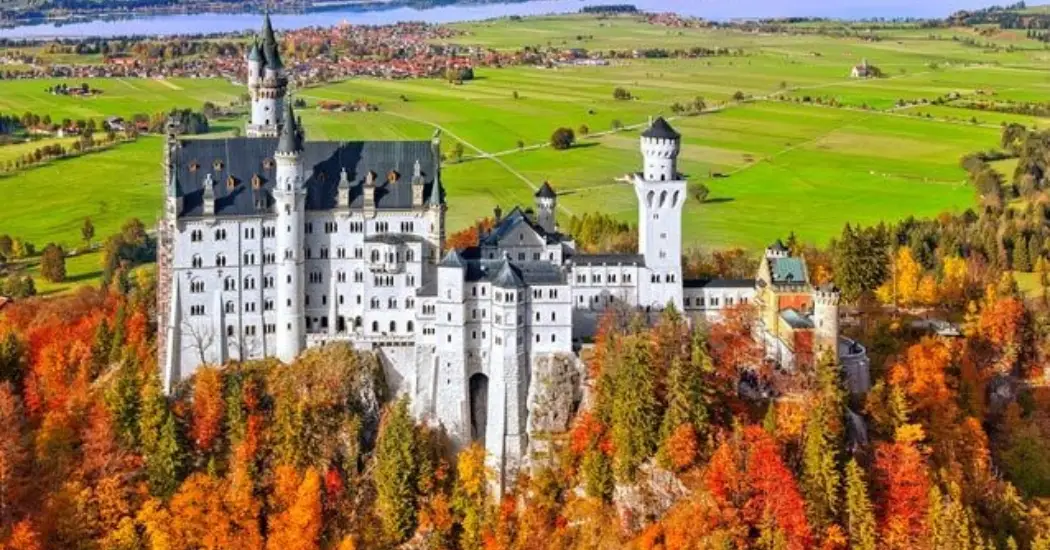 neuschwanstein castle in autumn