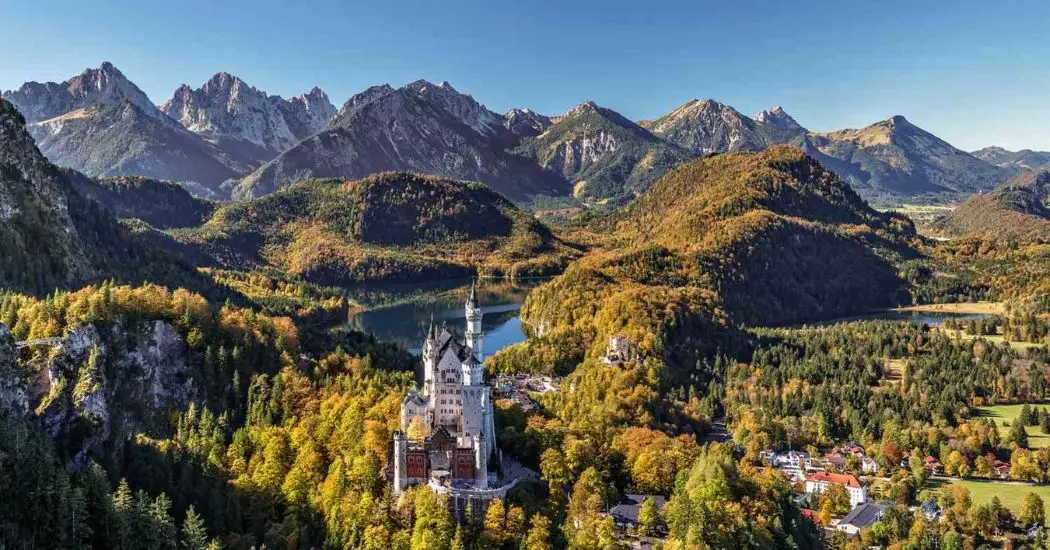 neuschwanstein castle in spring